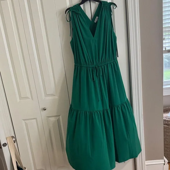 Calvin Klein NWT Elegant Green Sleeveless Dress Calvin Klein NWT Elegant Green Sleeveless Dress